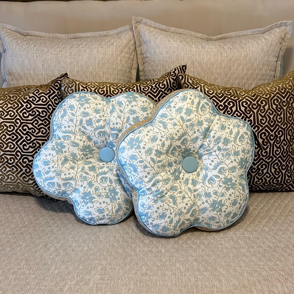 2 Adorable Flower Pillows w/Center Button, NEW